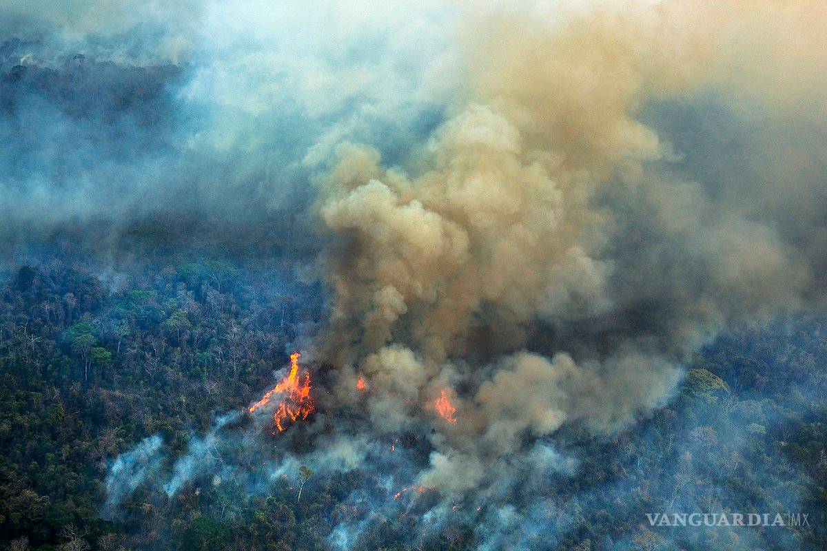 Acusa Bolsonaro a ONG's de provocar los incendios en Amazonas
