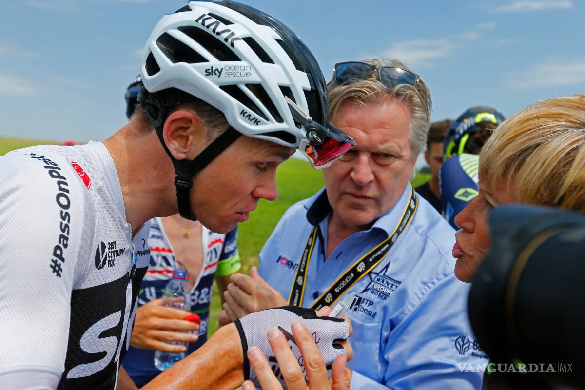 $!Rocían a Chris Froome con gas lacrimógeno en el Tour de Francia