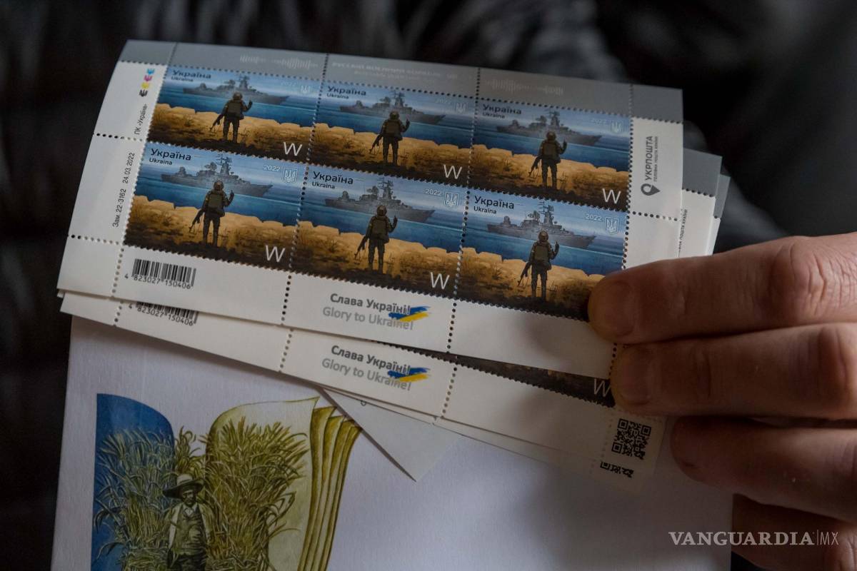 Es la locura en Kiev, ucranianos hacen largas filas para comprar el timbre postal del hundimiento del Moskva