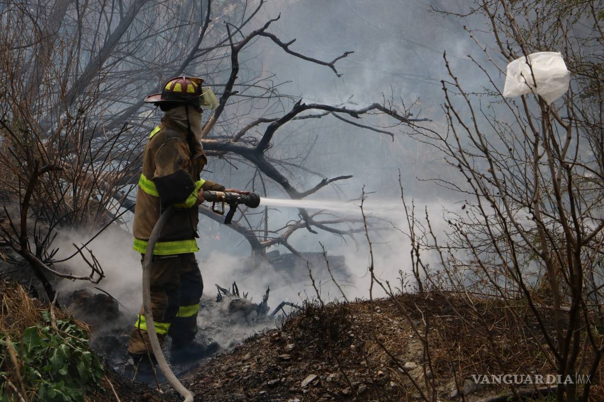 $!Incendio causa movilización en la colonia Valle de las Flores de Saltillo