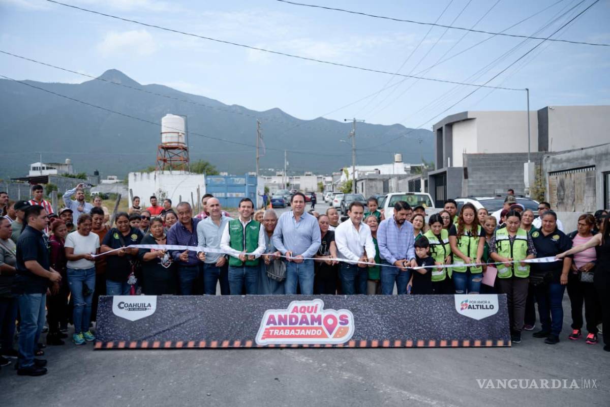 $!El alcalde Javier Díaz González entregó la pavimentación de calles en Vista Alta, obra que requirió una inversión superior a los 3.7 millones de pesos.