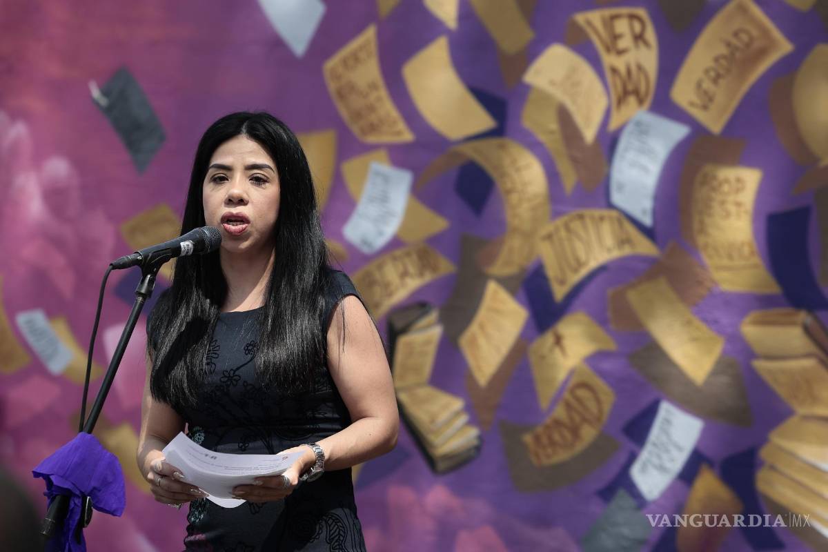 $!La directora ejecutiva de Propuesta Cívica, Sara Mendiola, en la inauguraron el mural ‘El silencio es complicidad’ en memoria de Miroslava Breach.