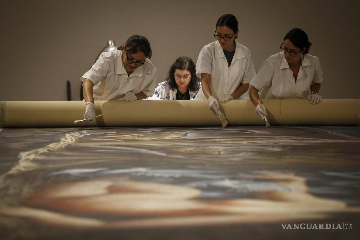 $!Especialistas laboran en la restauración del mural “La Guerra y La Paz” del pintor y muralista mexicano Gabriel Flores en el exconvento del Carmen de Guadalajara.