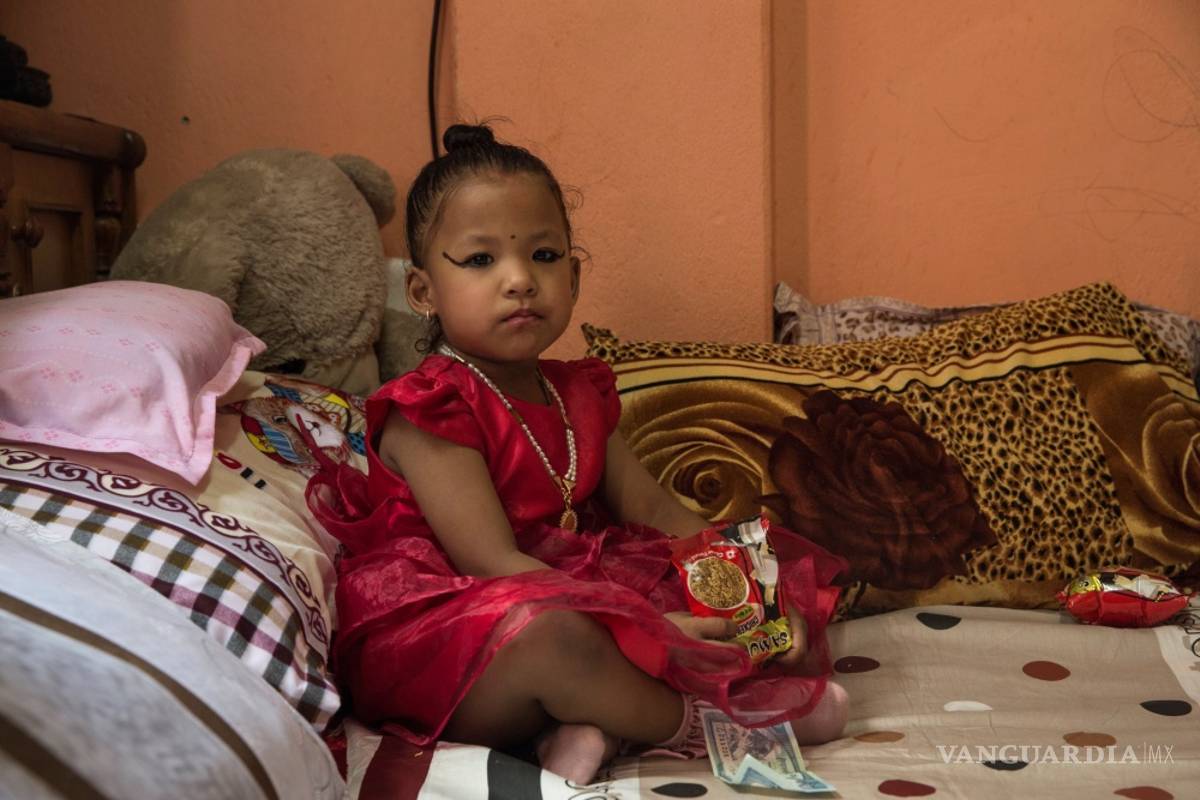Niña de 3 años es elegida en Nepal como nueva diosa de la virginidad
