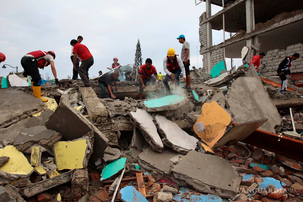 Cien presos escaparon tras terremoto en Ecuador; recapturan a 30