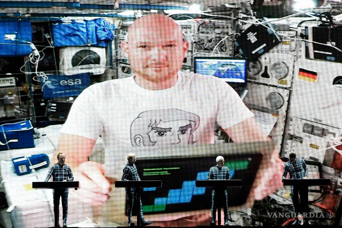 Música desde el espacio, un astronauta alemán causa furor con Kraftwerk