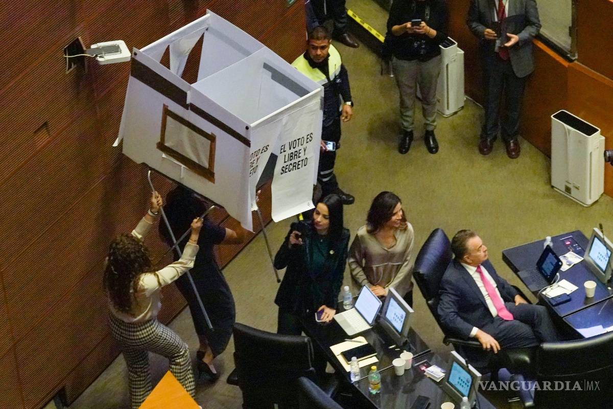 Chocan Morena y la oposición durante votación CNDH en el Senado... hasta colocan una mampara