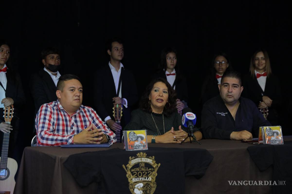 $!Festival Nacional de Rondallas de Saltillo inicia actividades rindiendo homenaje a Vicente Fernández