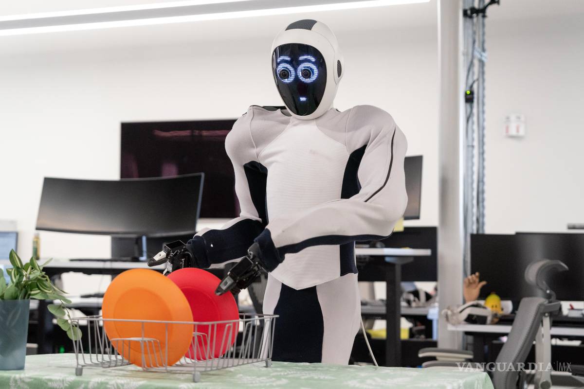 $!Prueba del modelo Eve de robots humanoides en las instalaciones de 1X en Sunnyvale, California.