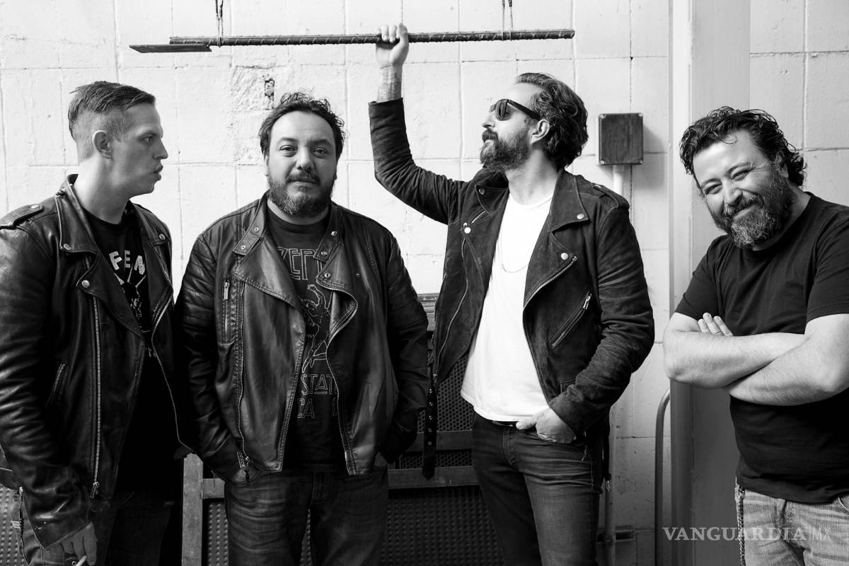 Con golpes y amenazas, comando armado despoja de equipo a banda Molotov