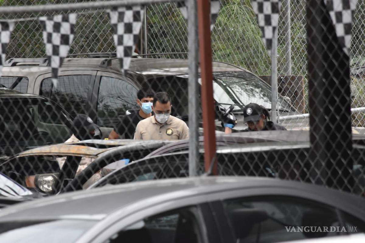 Ataque a lote de autos deja cuatro fallecidos y dos autos calcinados, en Nuevo León