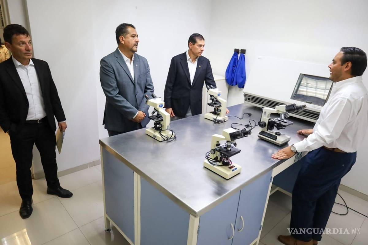 $!Autoridades universitarias conocieron los espacios destinados a las actividades académicas y de investigación de la Facultad de Odontología.