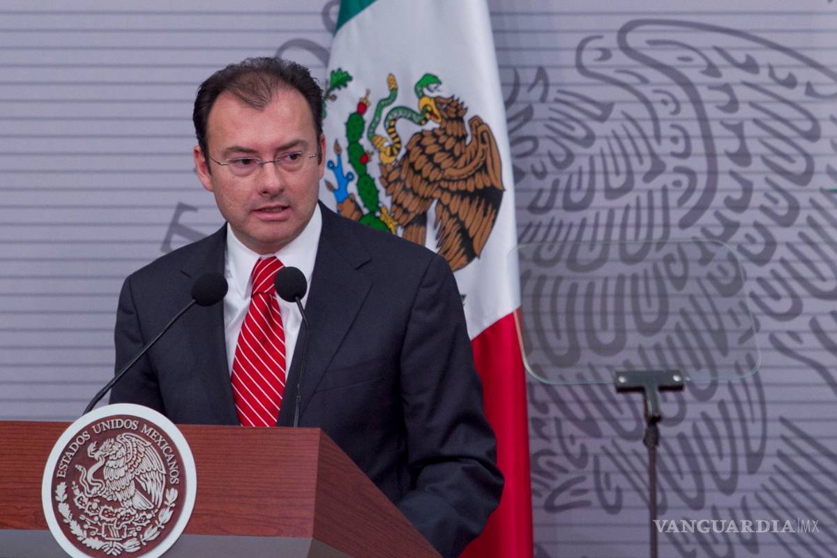Dejen de endeudarse, hagan empleos. O esto se hunde: Empresarios a Videgaray
