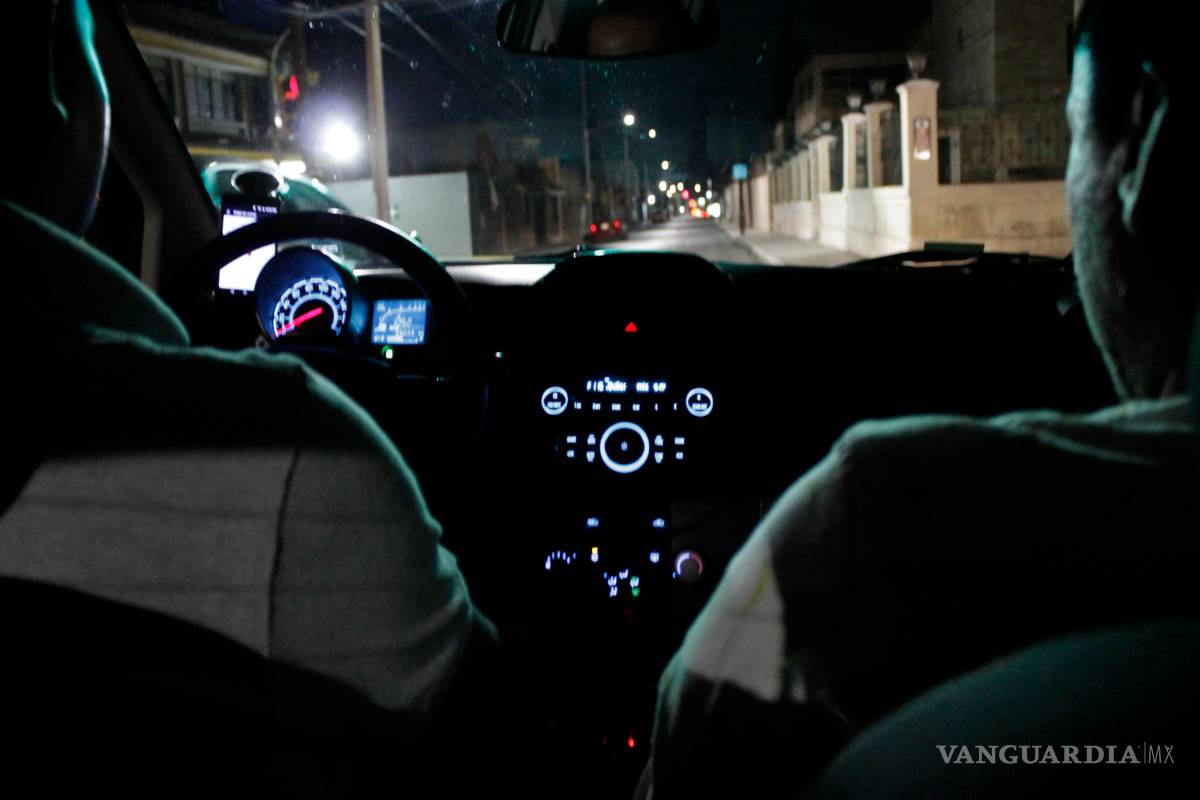 $!¿Taxi de día, Uber de noche?