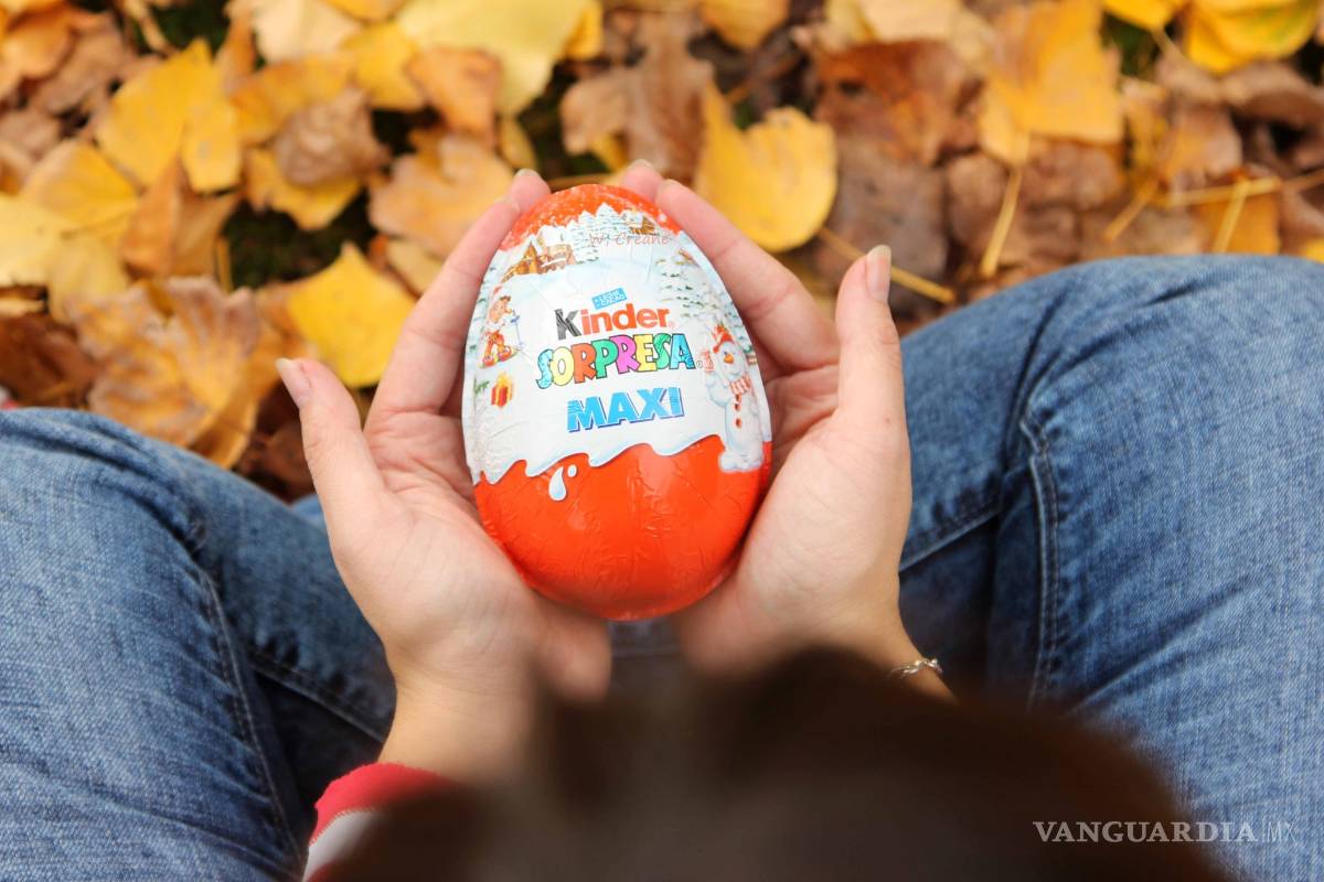 Niña se asfixia con juguete de huevo Kinder en Francia