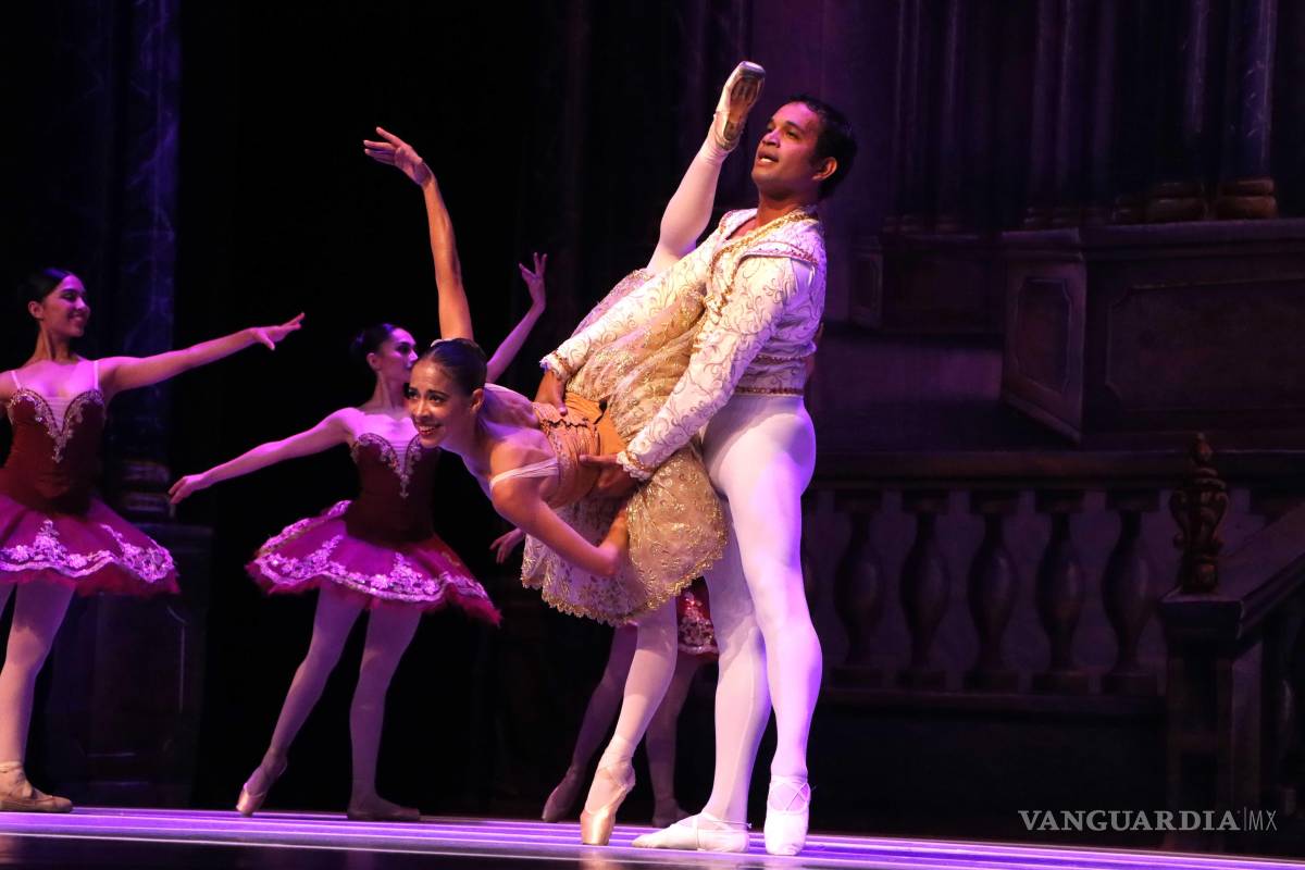 $!Gala Internacional de Ballet deslumbra en el principal escenario de Saltillo