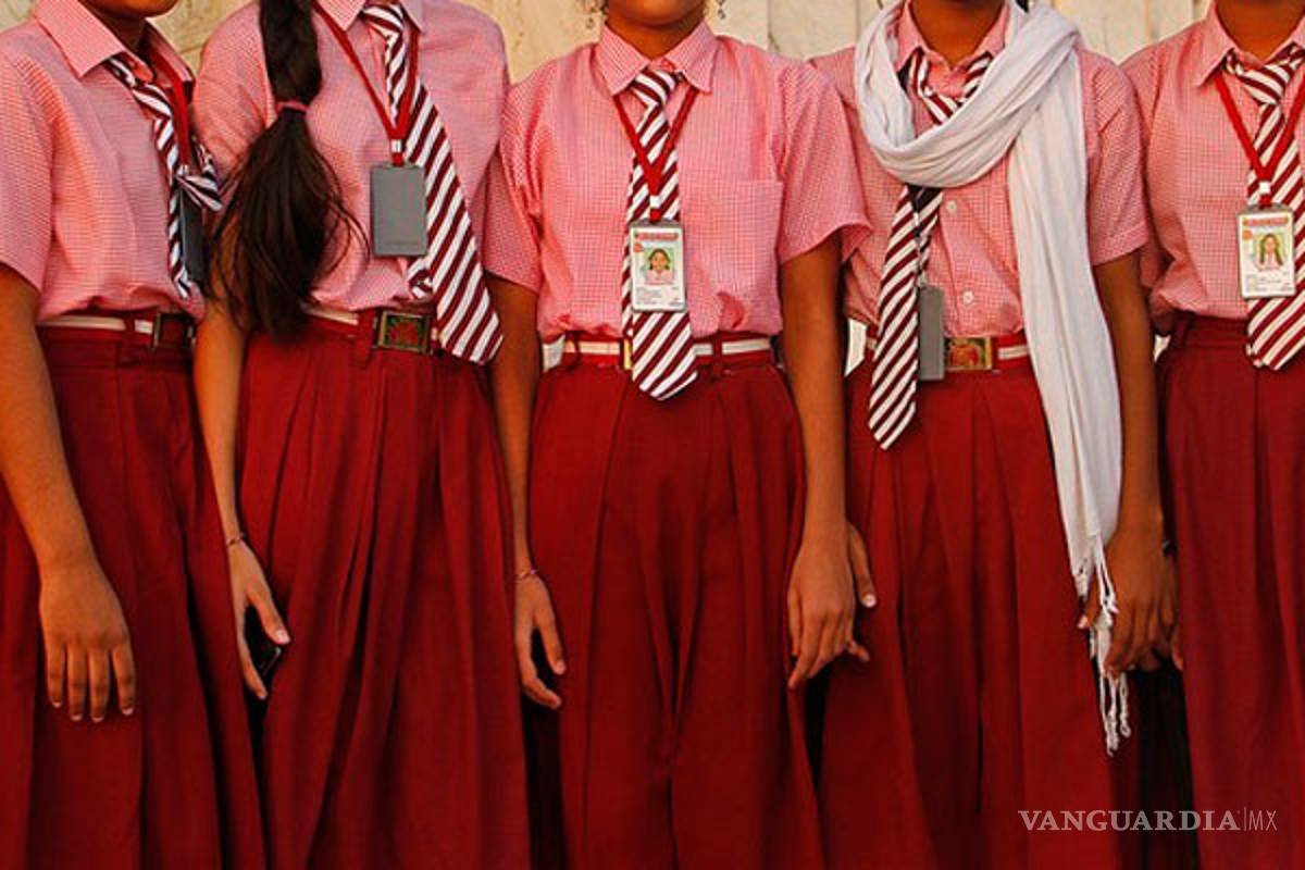 Por no terminar la tarea, maestra obliga a sus alumnas a desnudarse