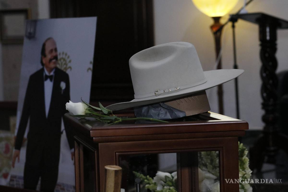 $!Dan familiares y amigos último adiós a Armando Guadiana