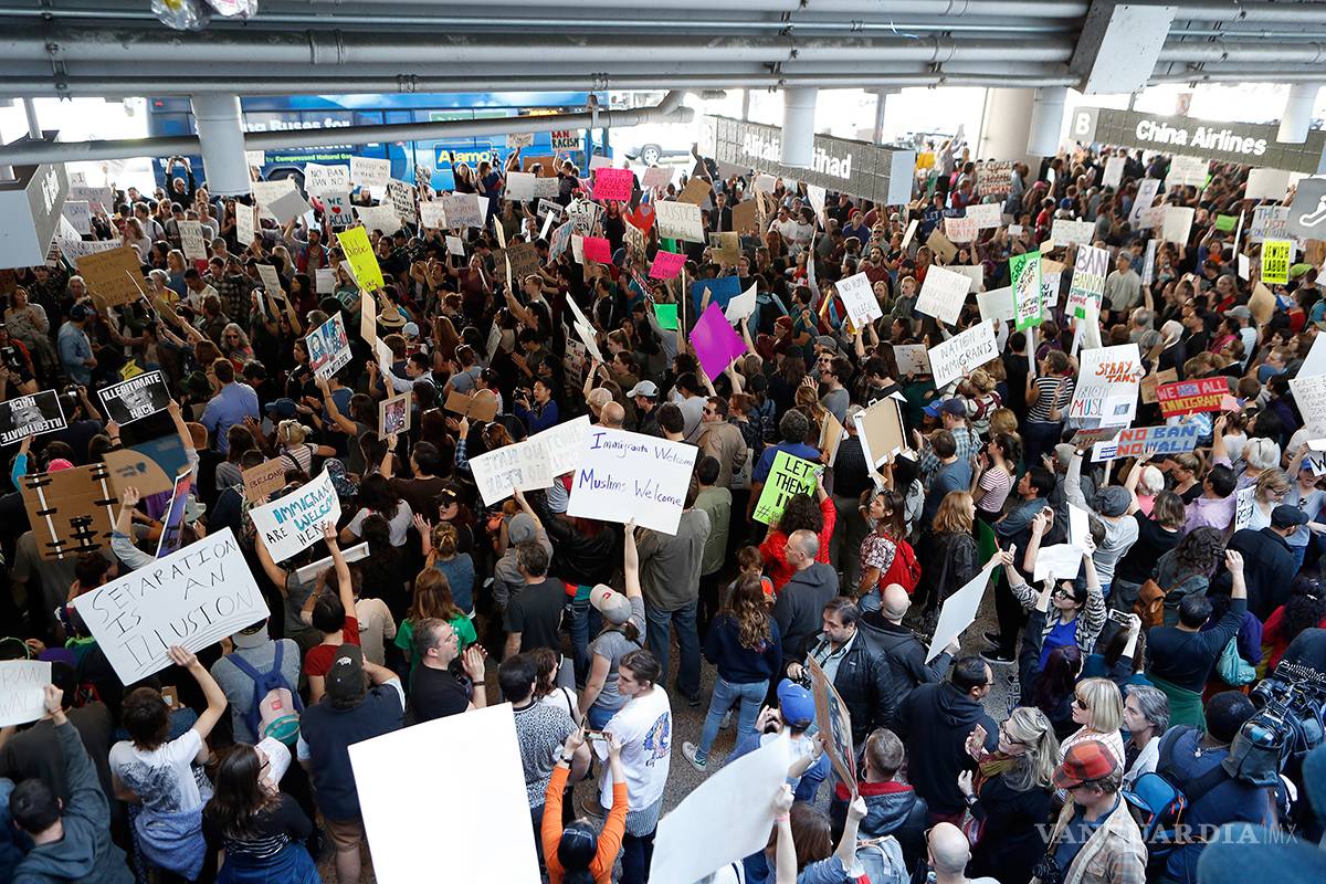 $!Europa rechaza con fuerza el veto migratorio de Trump