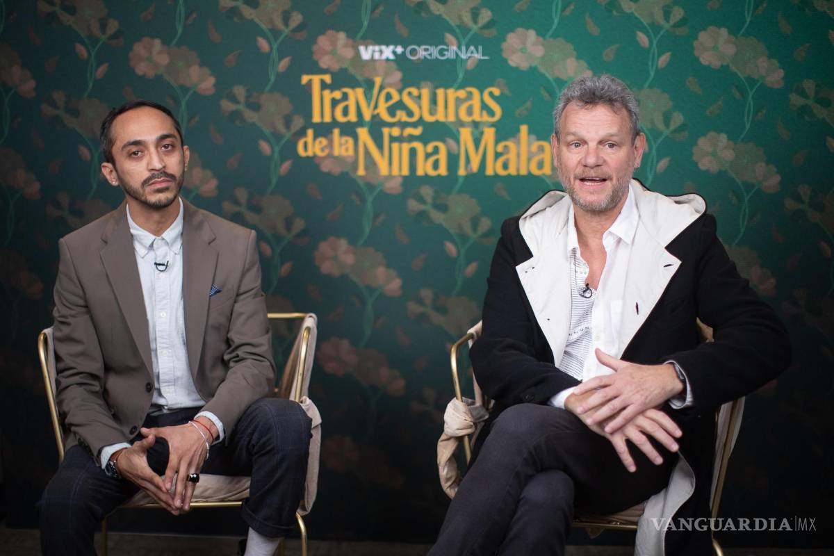 $!Los directores de la serie Travesuras de la niña mala Pável Vázquez (I) y Alejandro Bazzano en Ciudad de México (México).