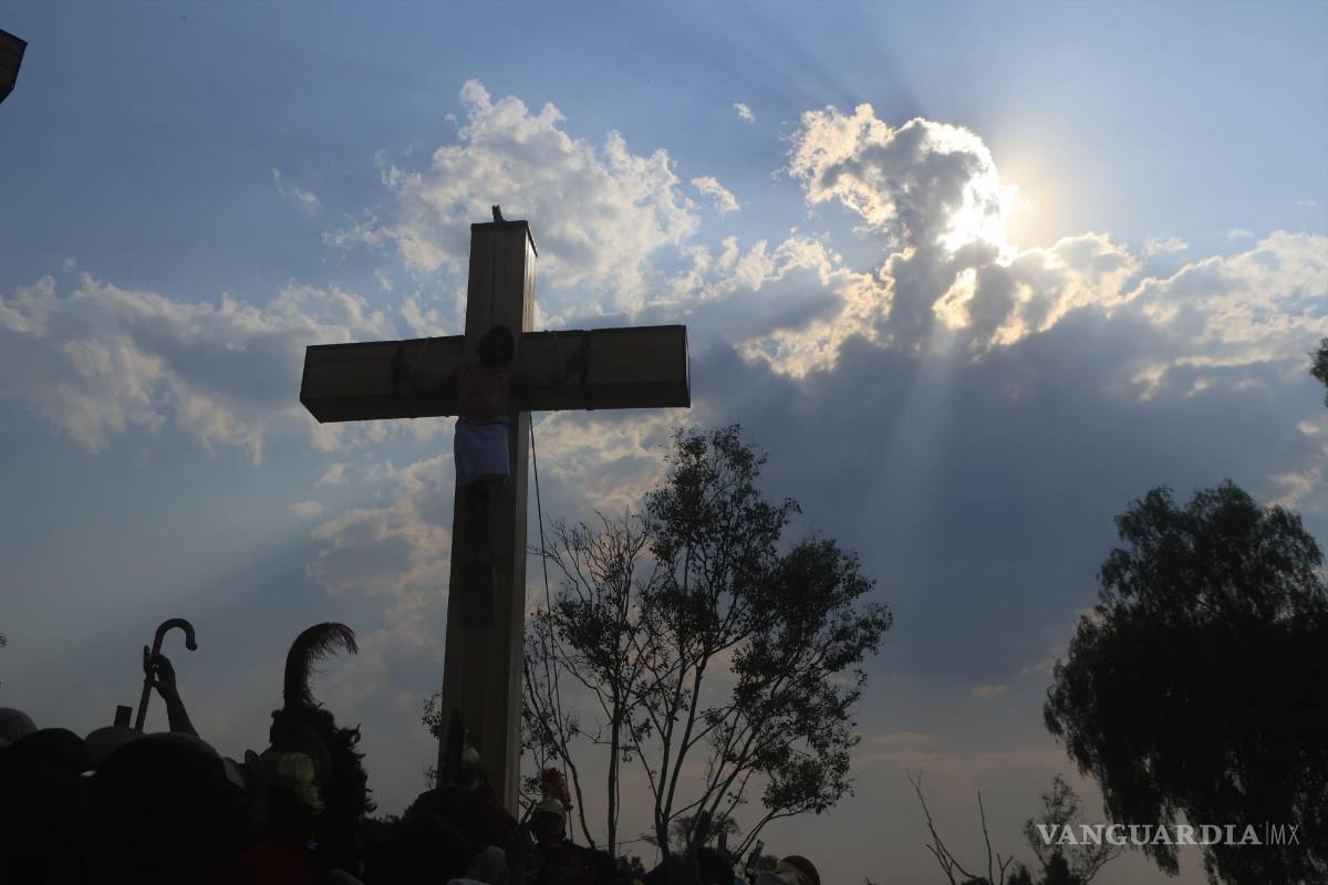 $!Aspectos del Viacrucis y crucifixión en la 181 representación de la Pasión de Cristo en la alcaldía Iztapalapa.