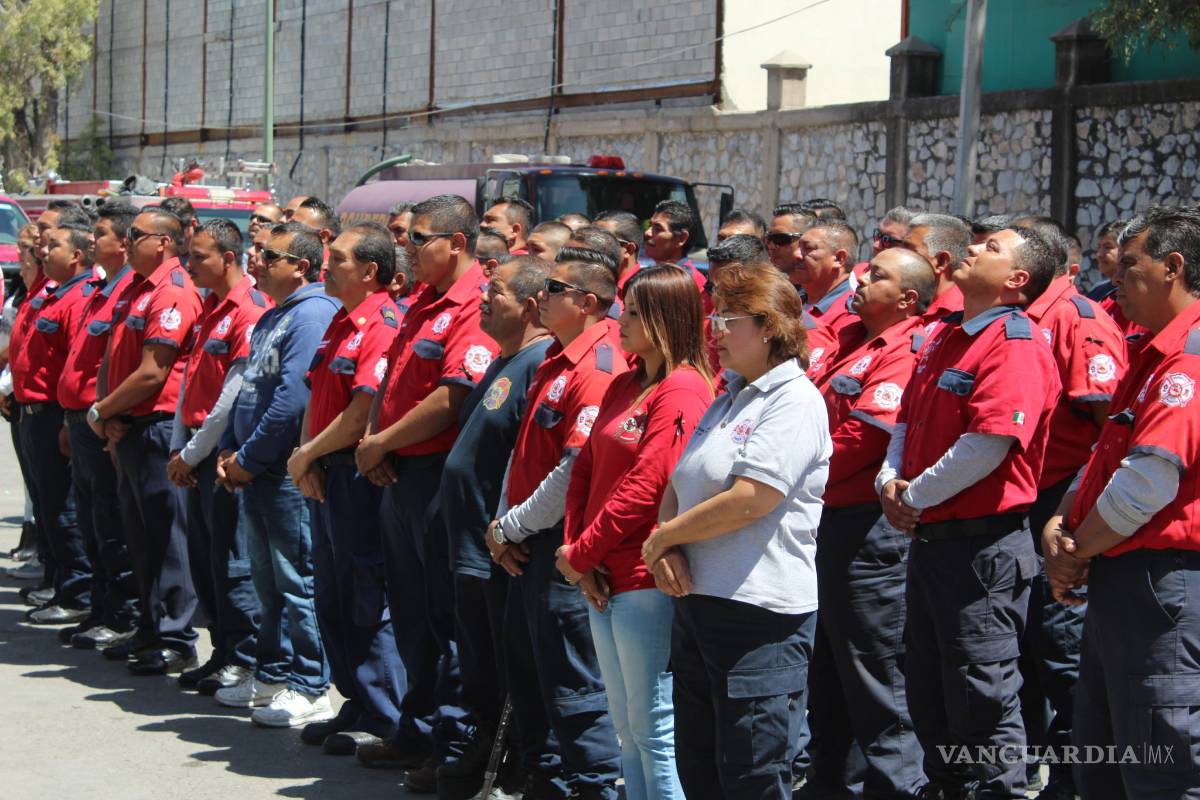 $!Despiden a bombero fallecido en Torreón