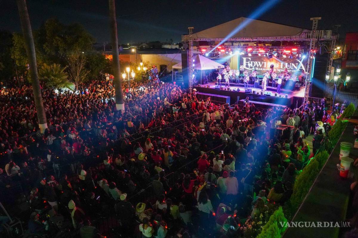 $!El cierre estelar estuvo a cargo de Edwin Luna y La Trakalosa de Monterrey, que animaron a miles hasta la medianoche.