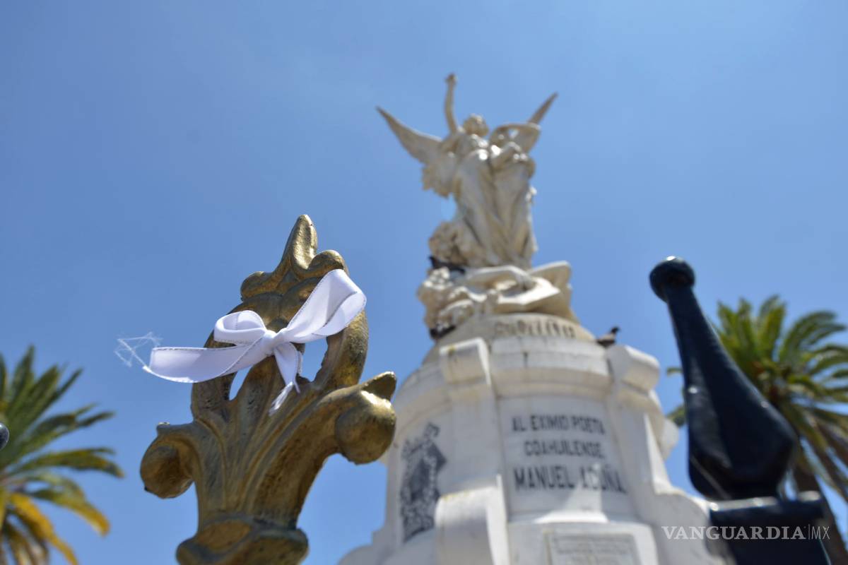 $!Realizan en Saltillo manifestación artística por la niña del moño rojo