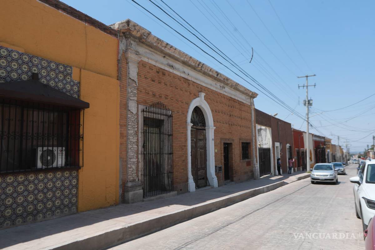 $!Además de pintura, se realizan trabajos de mantenimiento en herrerías y limpieza profunda en edificaciones de ladrillo.