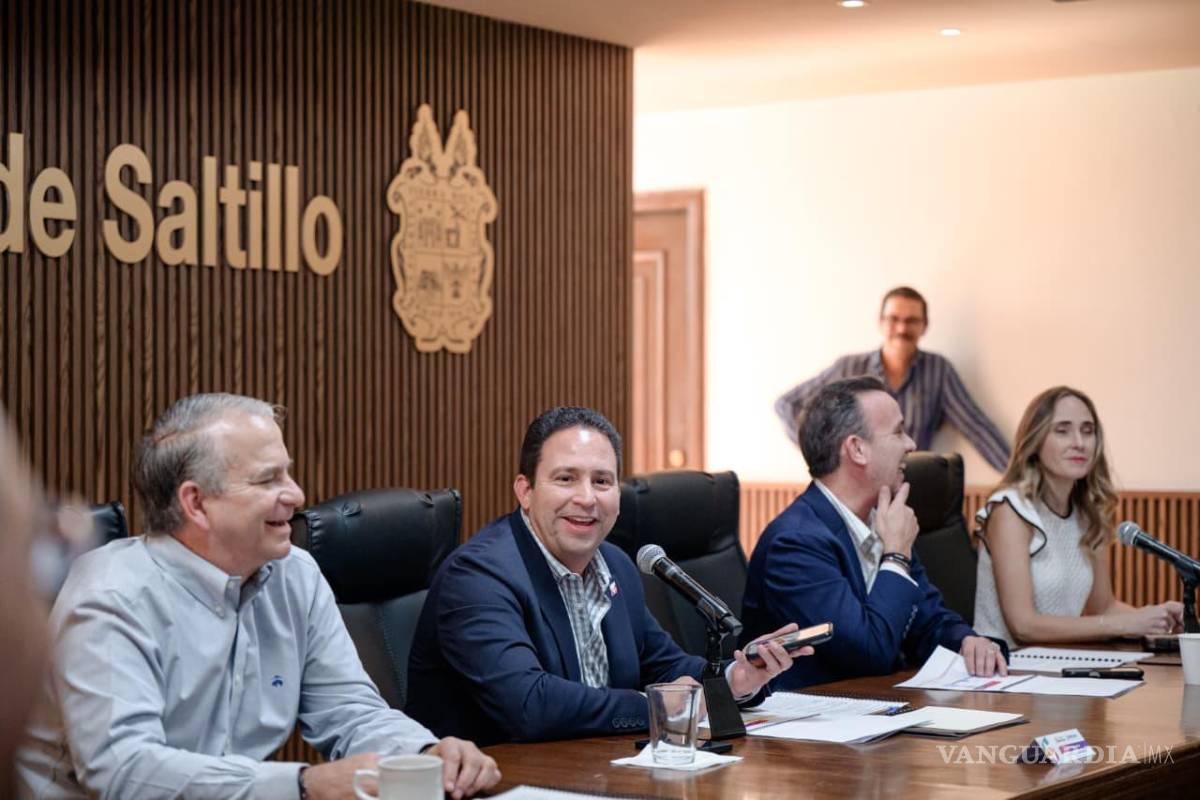 $!El alcalde Javier Díaz González afirmó que el consejo permite a la ciudadanía tener acceso a las acciones del gobierno en el manejo del erario y participar en mejoras para fortalecer la competitividad.