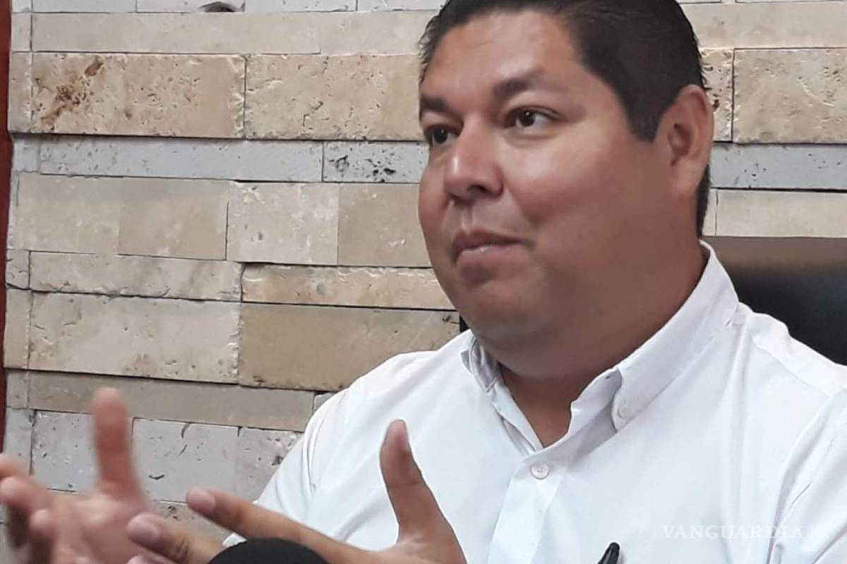 Alcalde de Morena en Sinaloa se vacunó contra COVID-19 ¡y hace fiesta!