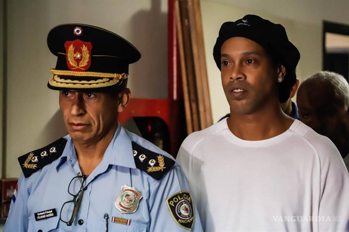 Ronaldinho festeja sus 40 años en la cárcel