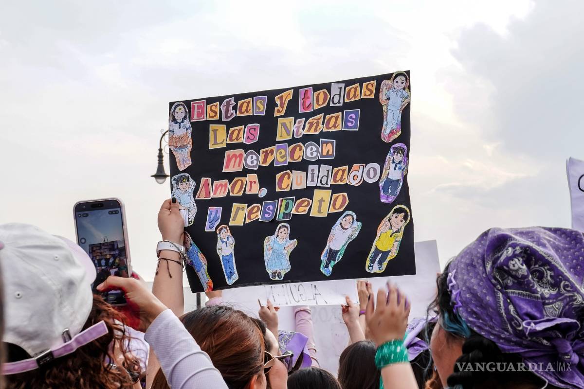 $!Durante la movilización se escucharon consignas que denunciaron desigualdad, violencia y la necesidad de empatía entre mujeres.