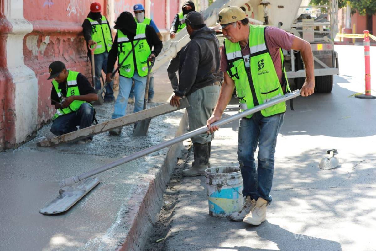 $!Los trabajos de mejoramiento urbano se realizan de manera paralela en fachadas y espacios peatonales.