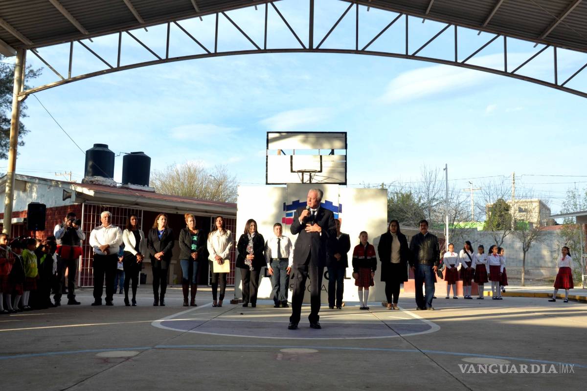 $!Entrega Jorge Zermeño aula en ejido de Torreón