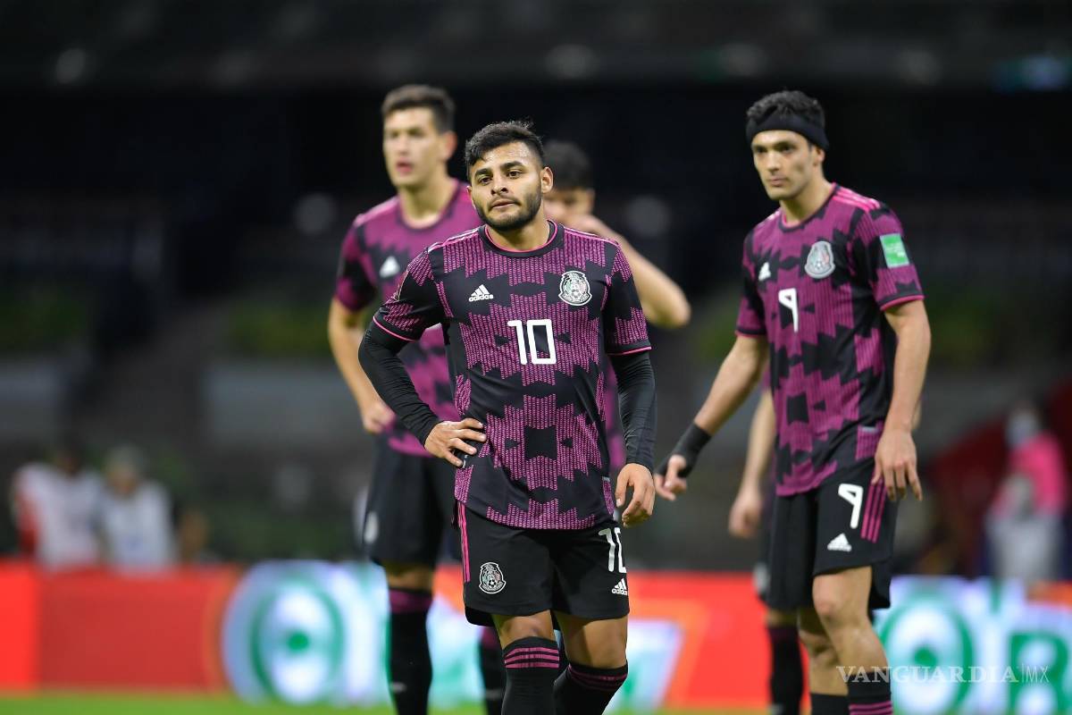 El Tri cumple en números, falla en desempeño