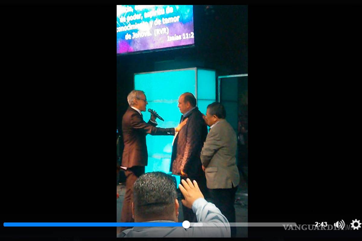 Iglesia cristiana bendice a Rubén Moreira, lo llama 'elegido'