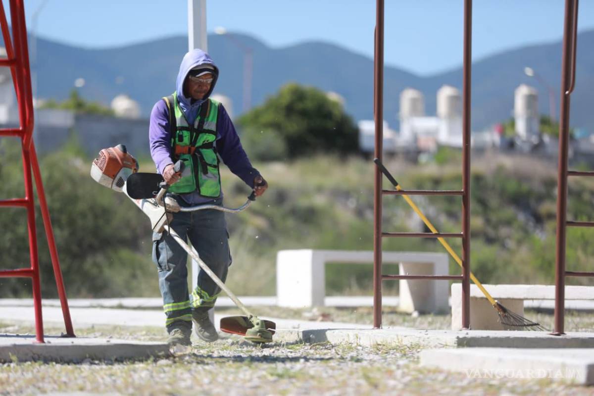 $!El programa ”Aquí Andamos” continúa recorriendo diferentes sectores de Saltillo con brigadas permanentes de mantenimiento y limpieza.