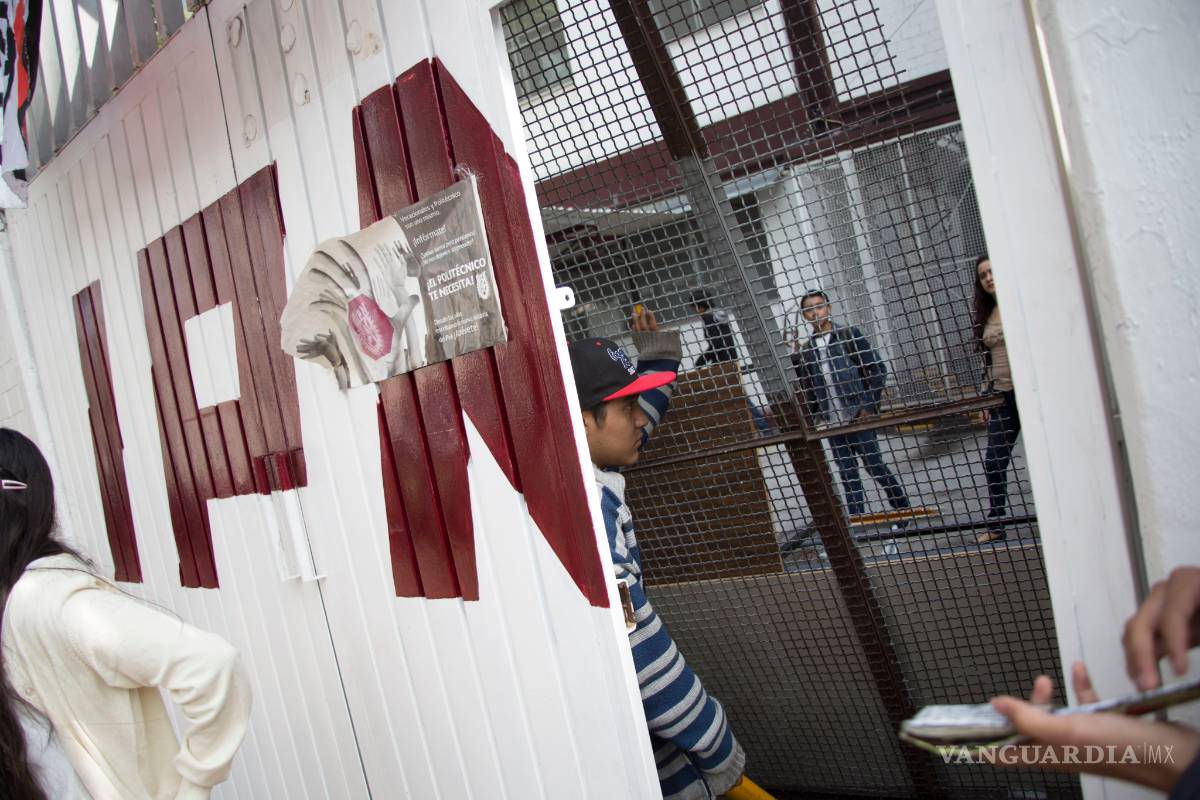 Estudiantes piden a director del IPN recuperar 'voca' 5