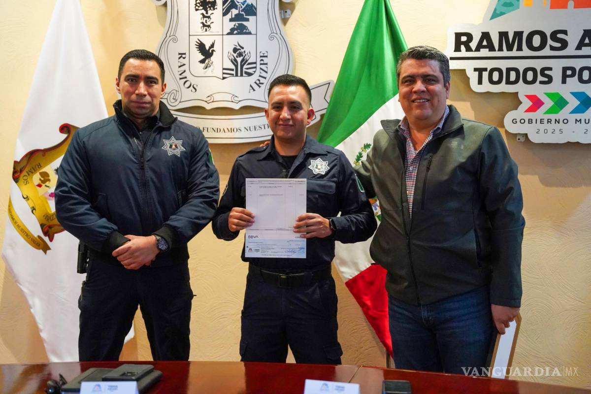 $!Mario Arturo Contreras Ramírez recibió la distinción como Policía del Mes de Septiembre gracias a su labor constante, disciplina y profesionalismo dentro de la corporación municipal.