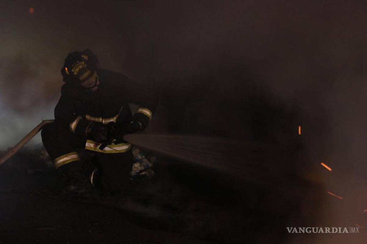 Previo a la Navidad, cortocircuito provoca incendio en un hogar de Saltillo