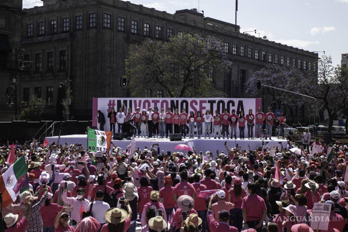 Así toman las calles y plazas miles de mexicanos para defender al INE (Fotos)