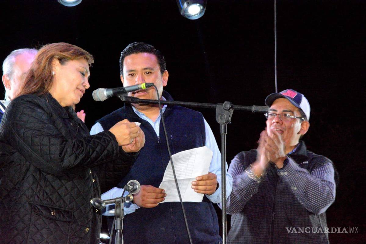 $!El premio principal de la edición número 20 del banquetazo comercial fue entregado por la alcaldesa Diana Haro Martínez