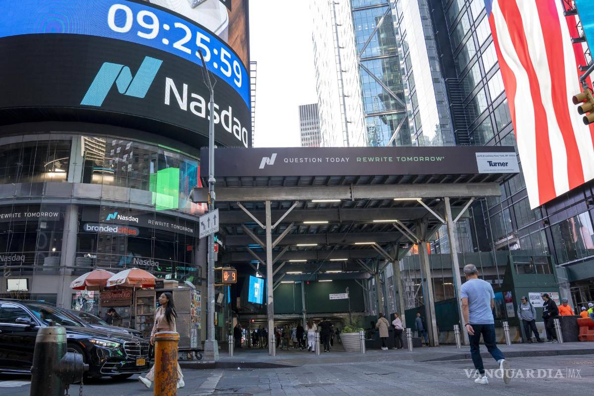 $!Wall Street abrió en rojo debido a la aparición sorpresiva de la compañía china DeepSeek como nuevo jugador del mercado de la inteligencia artificial (IA).