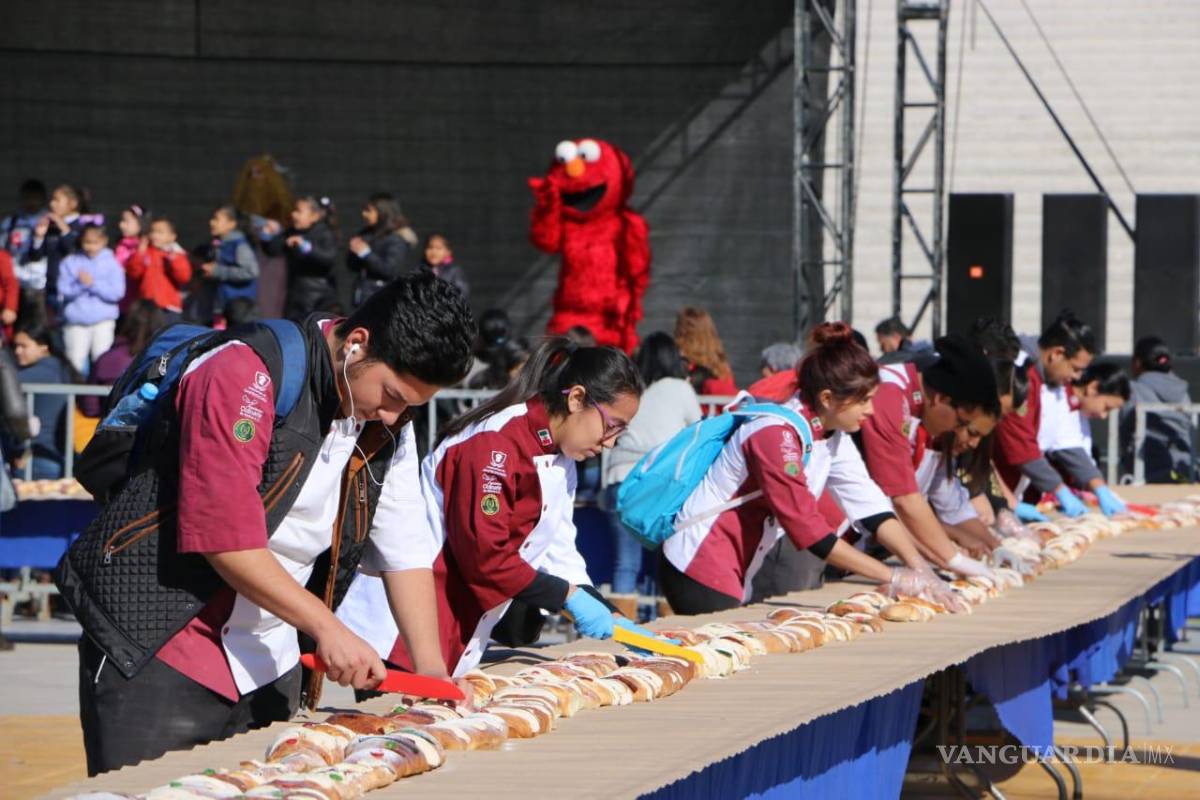 Diversión y 500 metros de Rosca de Reyes en la Plaza Mayor de Torreón