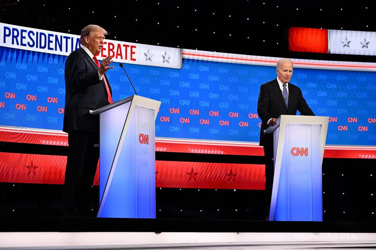 $!El presidente estadounidense Joe Biden y el expresidente estadounidense Donald J. Trump en el primer debate sobre las elecciones en Atlanta.