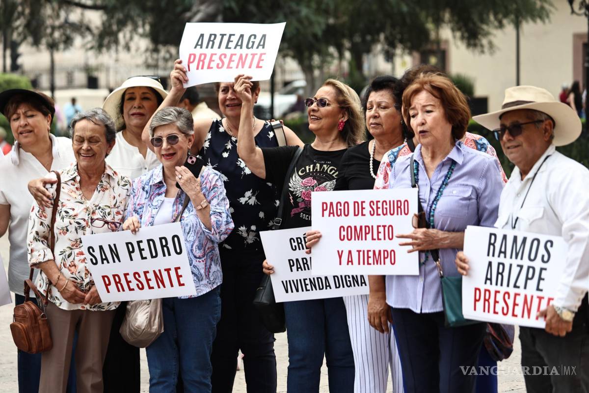$!Maestros de distintas regiones se sumaron a la movilización con mensajes sobre pensiones y servicios médicos.