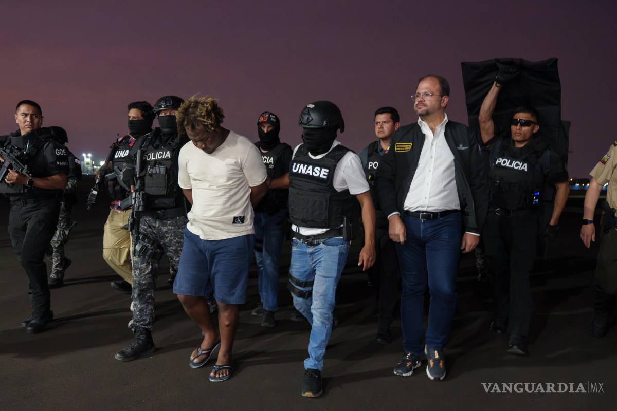 $!Un integrante de la banda Chone Killers conocido con el apodo de Bob Marley (c) fue detenido y enviado a la nueva cárcel en Guayaquil, Ecuador.