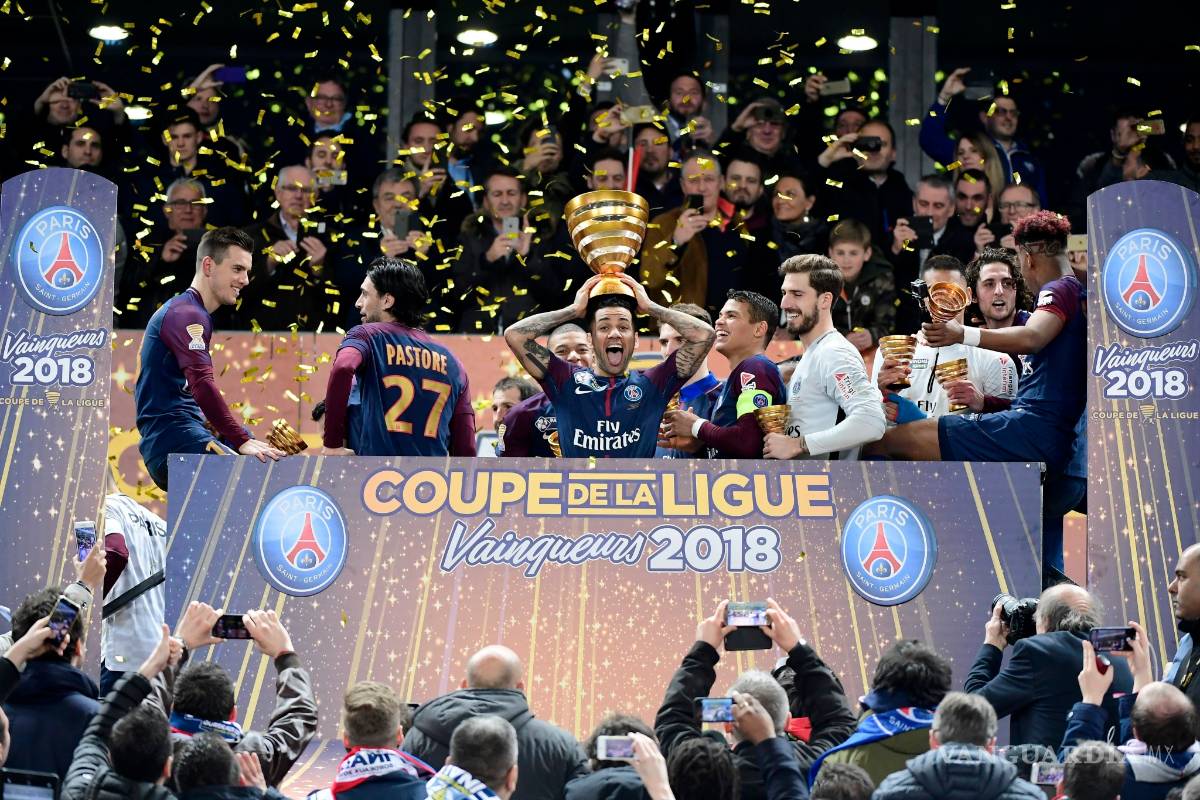 Con histórico récord de Dani Alves, el PSG es campeón de la Copa de la Liga