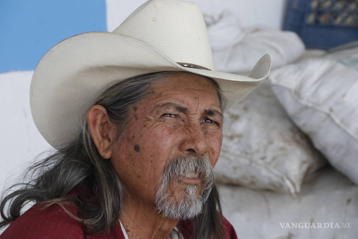 $!El activista Juan Gamboa asegura que cada vez más personas abandonan el campo.